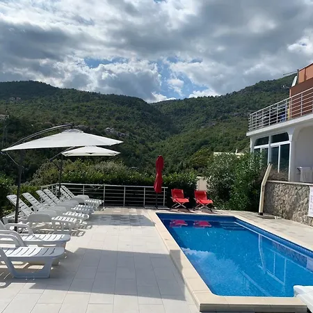 Beautiful With A Pool And Sea View