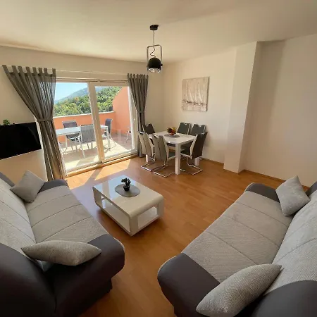 Apartman Beautiful With A Pool And Sea View *