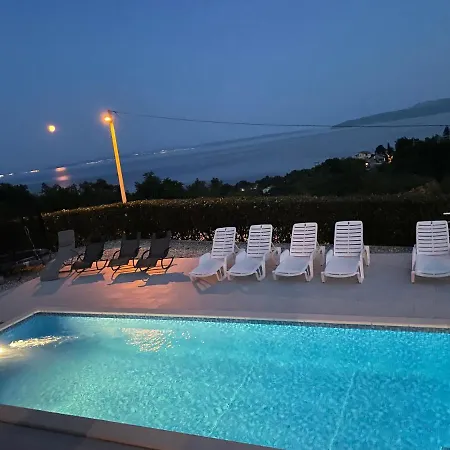 Beautiful With A Pool And Sea View Apartman
