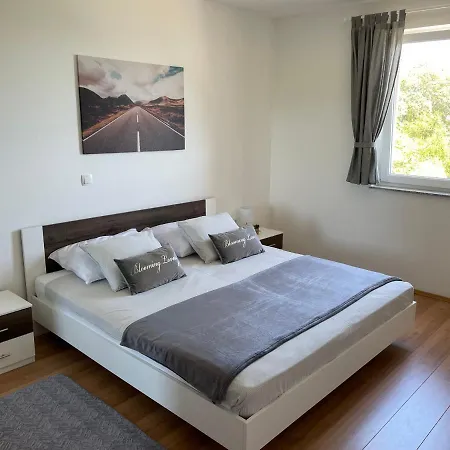 Beautiful With A Pool And Sea View Apartman Poljane